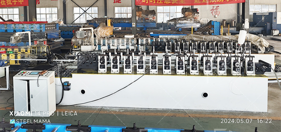 PLC Automatyczna maszyna do formowania rolki metalowej i ścieżek do produkcji sieci sufitowej