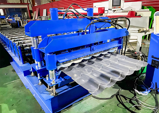 Galwanizowana stal Hydrauliczne cięcie dachowe Panel szklane płytki rolkowe formowania maszyny zimne