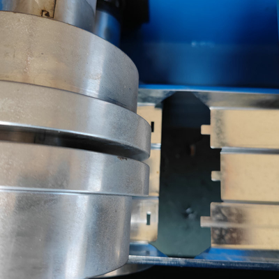 0.8-1.2 mm Samozamykająca się podwójna maszyna do formowania ramki drzwiowej