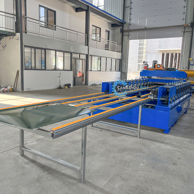 Automatyczna zmiana rozmiaru PU Liner Steel Profile Roof Sheet Roll Forming Machine dla 0,3-0,8 mm