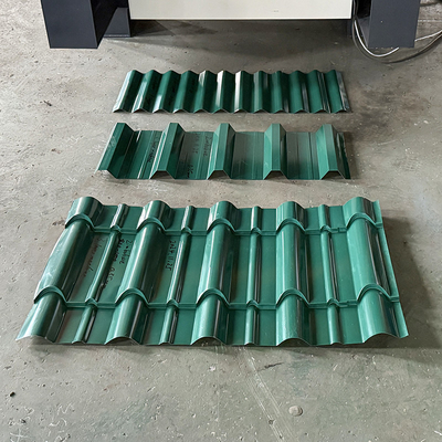 0.25-0.6mm Grubość Trzywarstwowa maszyna do formowania rolki 5.5Kw Moc silnika głównego