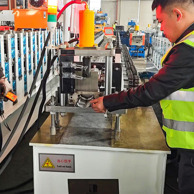 Hydrauliczna maszyna do formowania rolek stalowych do rolet z funkcją cięcia i sterowaniem PLC