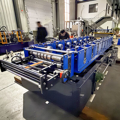 Przenośna maszyna do formowania rolek na rąbek stojący z profilem stalowym Auto Kr24